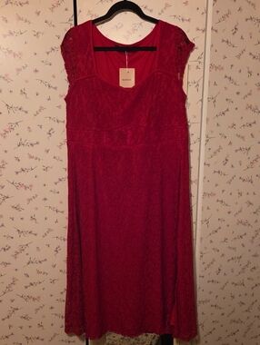 BloomChic Red Lace Evening Gown